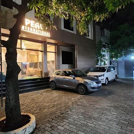 Peace International Hotel Mumbai Bagian luar foto