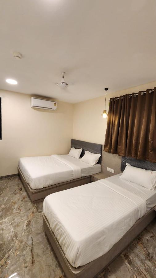 Peace International Hotel Mumbai Bagian luar foto