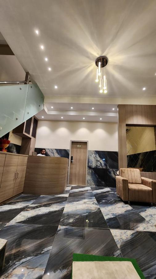 Peace International Hotel Mumbai Bagian luar foto