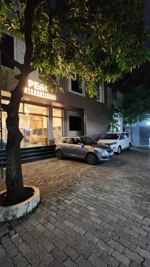 Peace International Hotel Mumbai Bagian luar foto