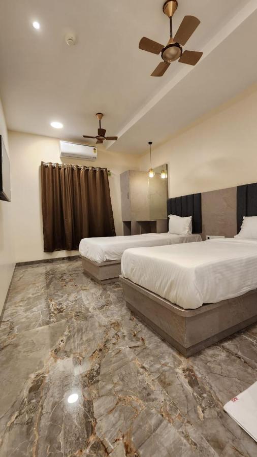 Peace International Hotel Mumbai Bagian luar foto