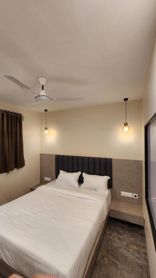 Peace International Hotel Mumbai Bagian luar foto