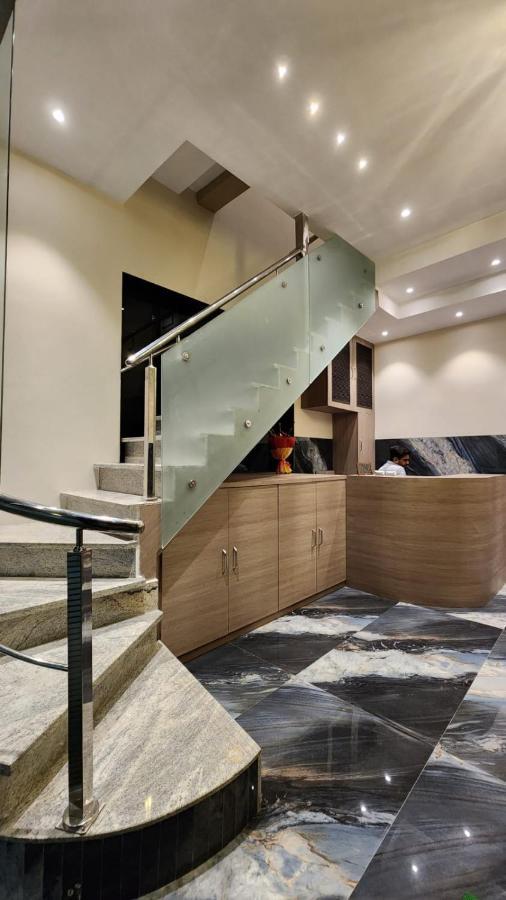 Peace International Hotel Mumbai Bagian luar foto