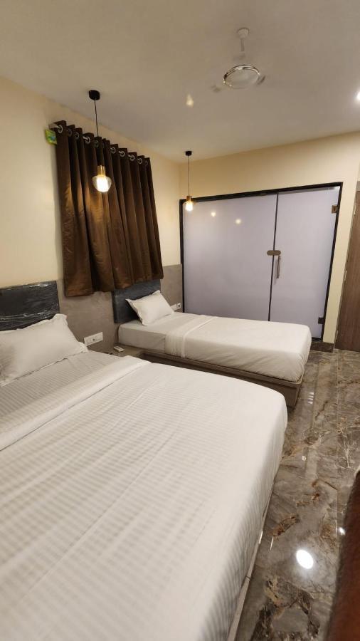 Peace International Hotel Mumbai Bagian luar foto