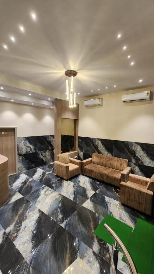 Peace International Hotel Mumbai Bagian luar foto