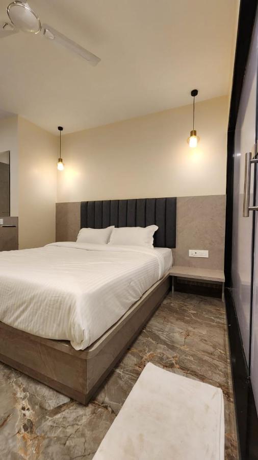 Peace International Hotel Mumbai Bagian luar foto